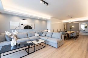 Luxury 4 Bedrooms Apartment Near Flisvos Marina